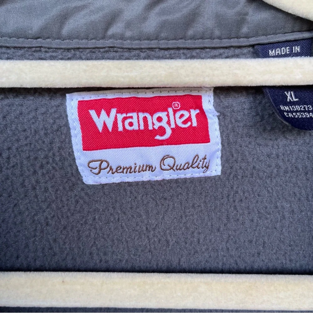 Wrangler Men's Charcoal Button Down Shirt - Picture 6 of 7